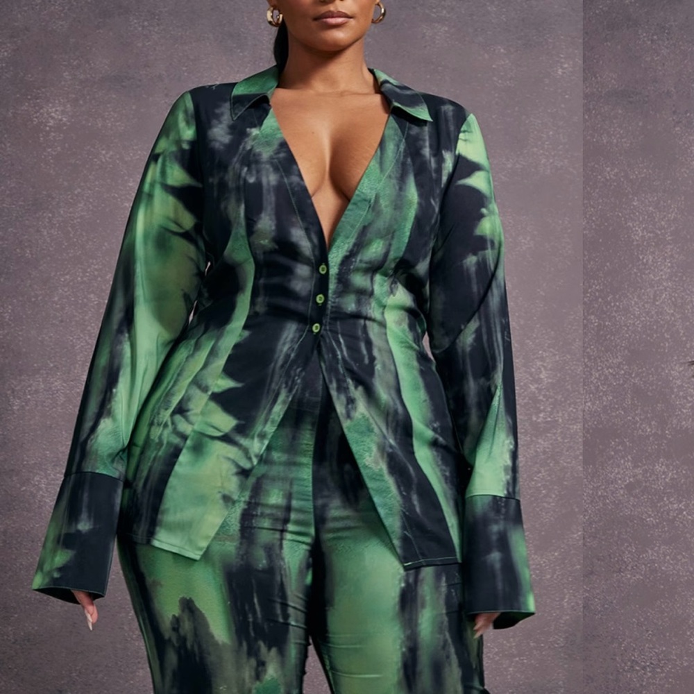 NWT Pretty Little Thing PLUS GREEN GRUNGE PRINT CHIFFON FITTED SHIRT Size 14